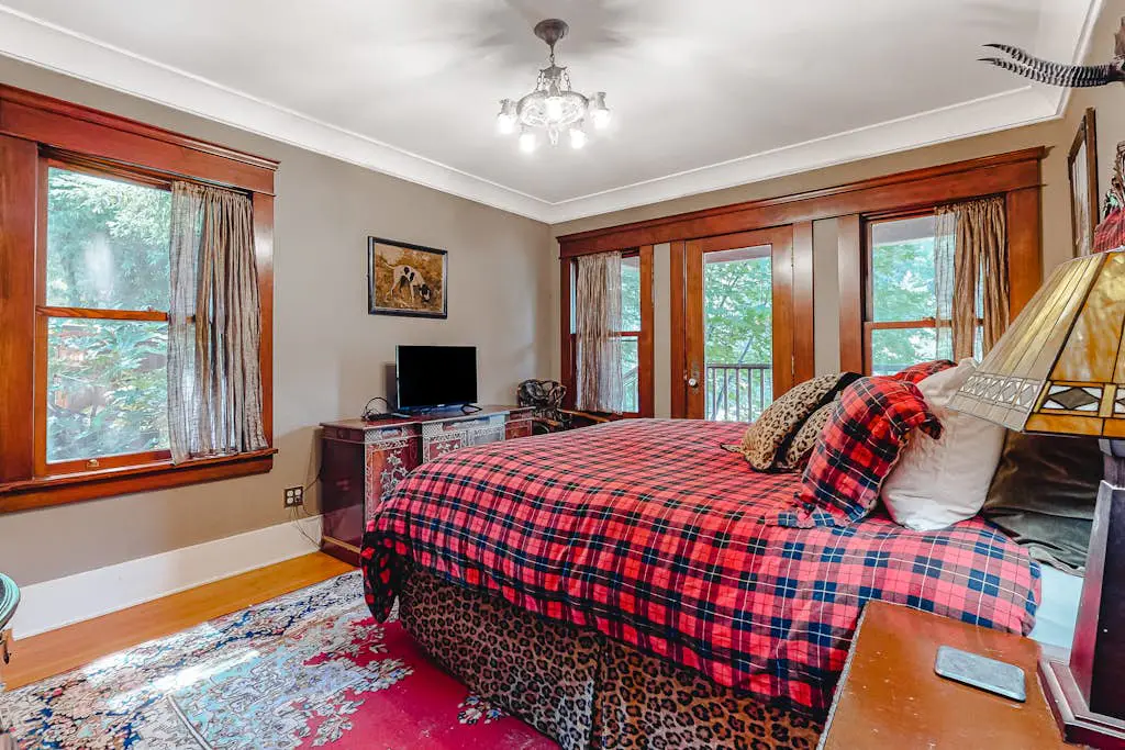 Guerneville Dog-Friendly Riverfront Lodge with Hot Tub