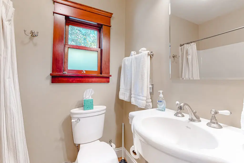 Guerneville Dog-Friendly Riverfront Lodge with Hot Tub