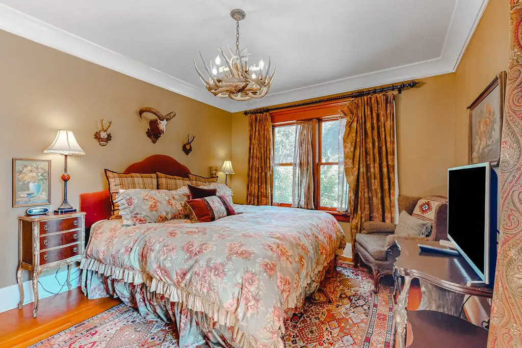 Guerneville Dog-Friendly Riverfront Lodge with Hot Tub