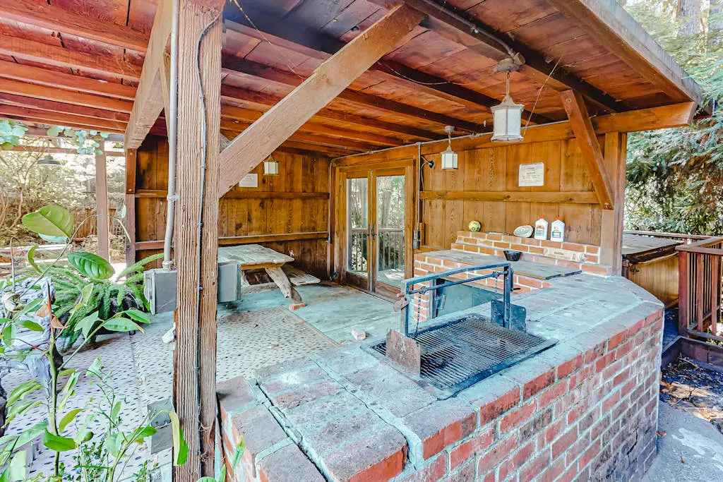 Guerneville Dog-Friendly Riverfront Lodge with Hot Tub