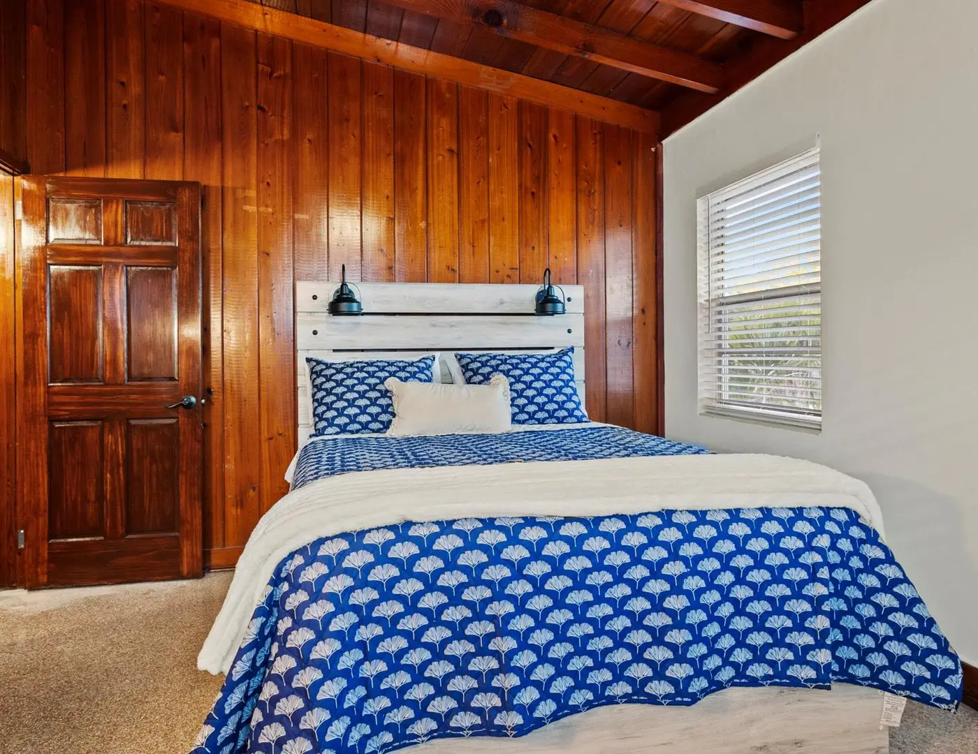Cozy Coastal Cabin