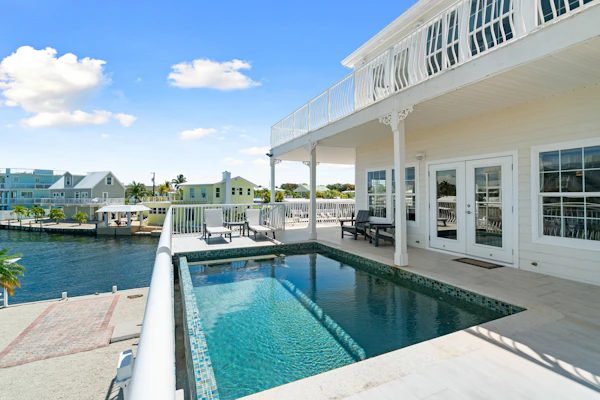 Dolphin Paradise: Pool, Elevator, Waterfront with Dock