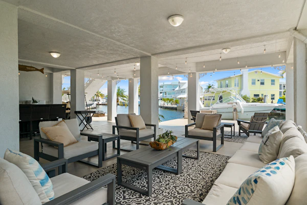 Dolphin Paradise: Pool, Elevator, Waterfront with Dock