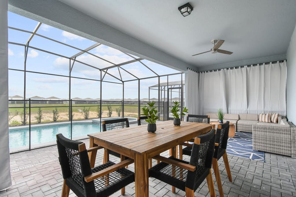 Fun & Elegant w Pool, Cinema & Game Room