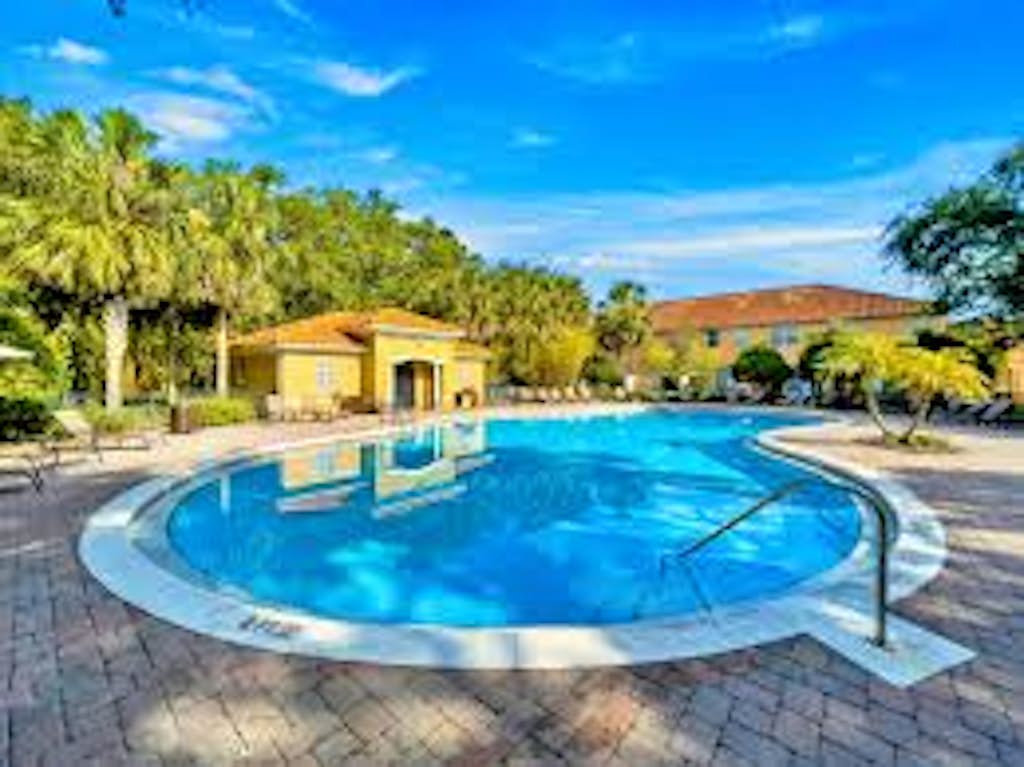 Newly Renovated! Charming Challet at Compass Bay