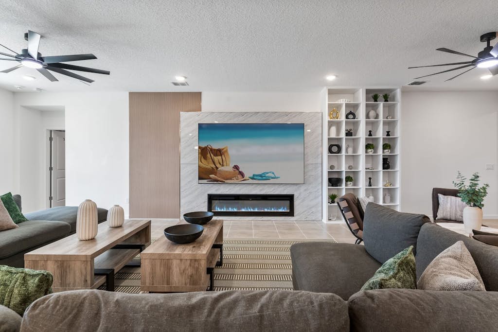Resort-Style Living w Private Pool & Amenities