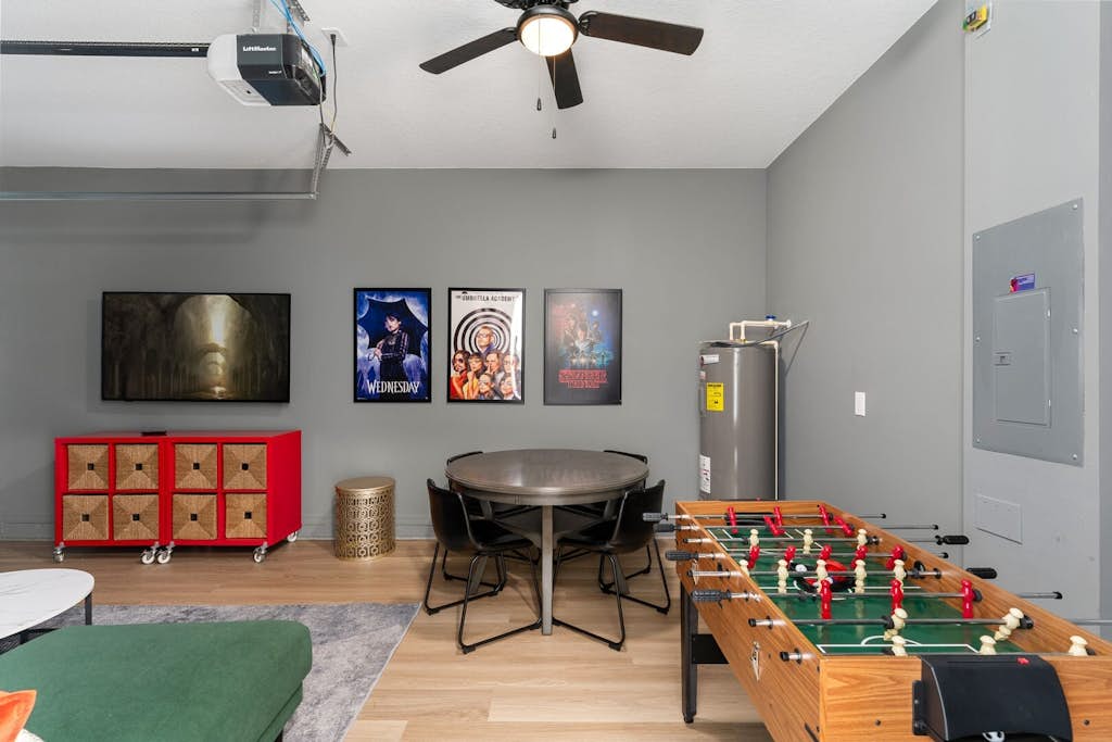 Resort retreat home w BBQ grill & game room