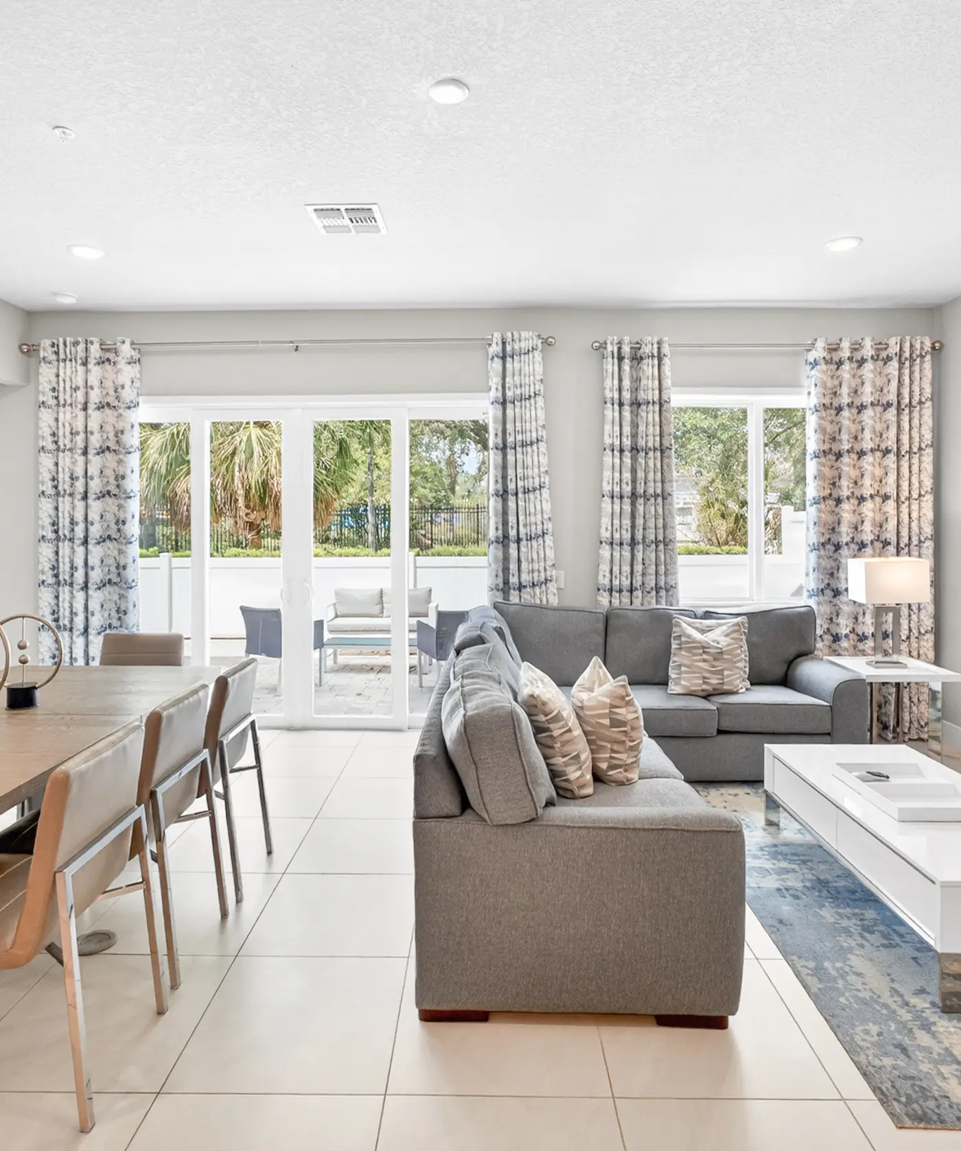 Spacious Group Stay at Reunion