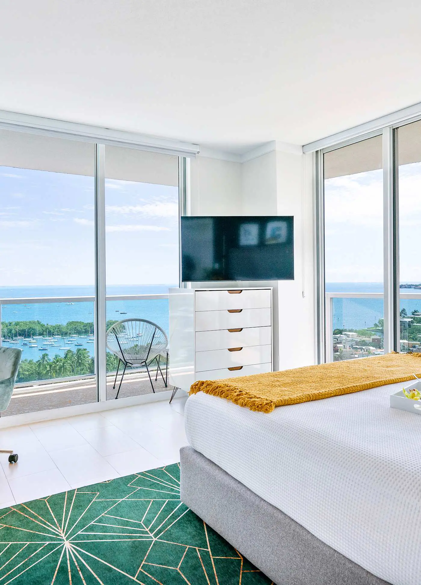 Modern Grove Retreat | Amazing Bay Views