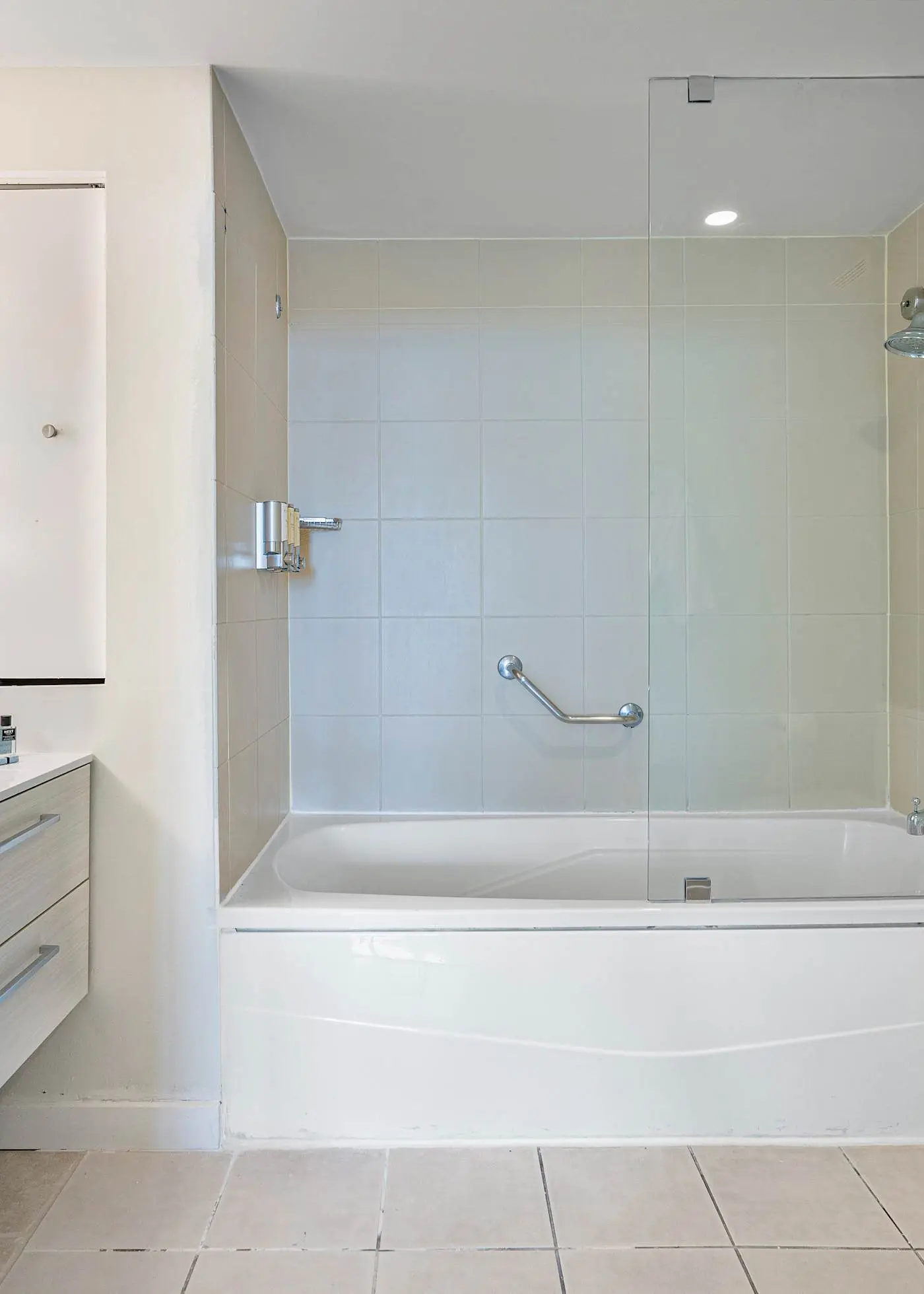 MVR Suite in Grove-s Best-Kept Secret
