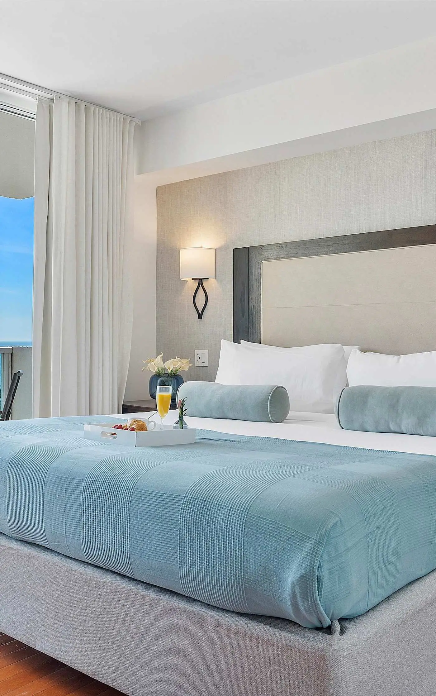 World Cup Base | Spacious Grove Bay View Apt