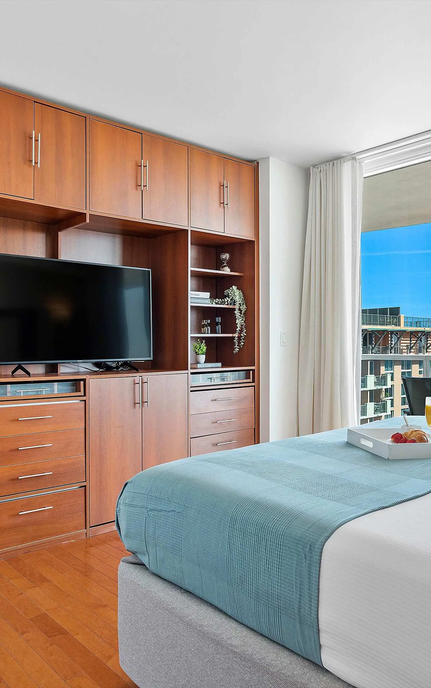 World Cup Base | Spacious Grove Bay View Apt