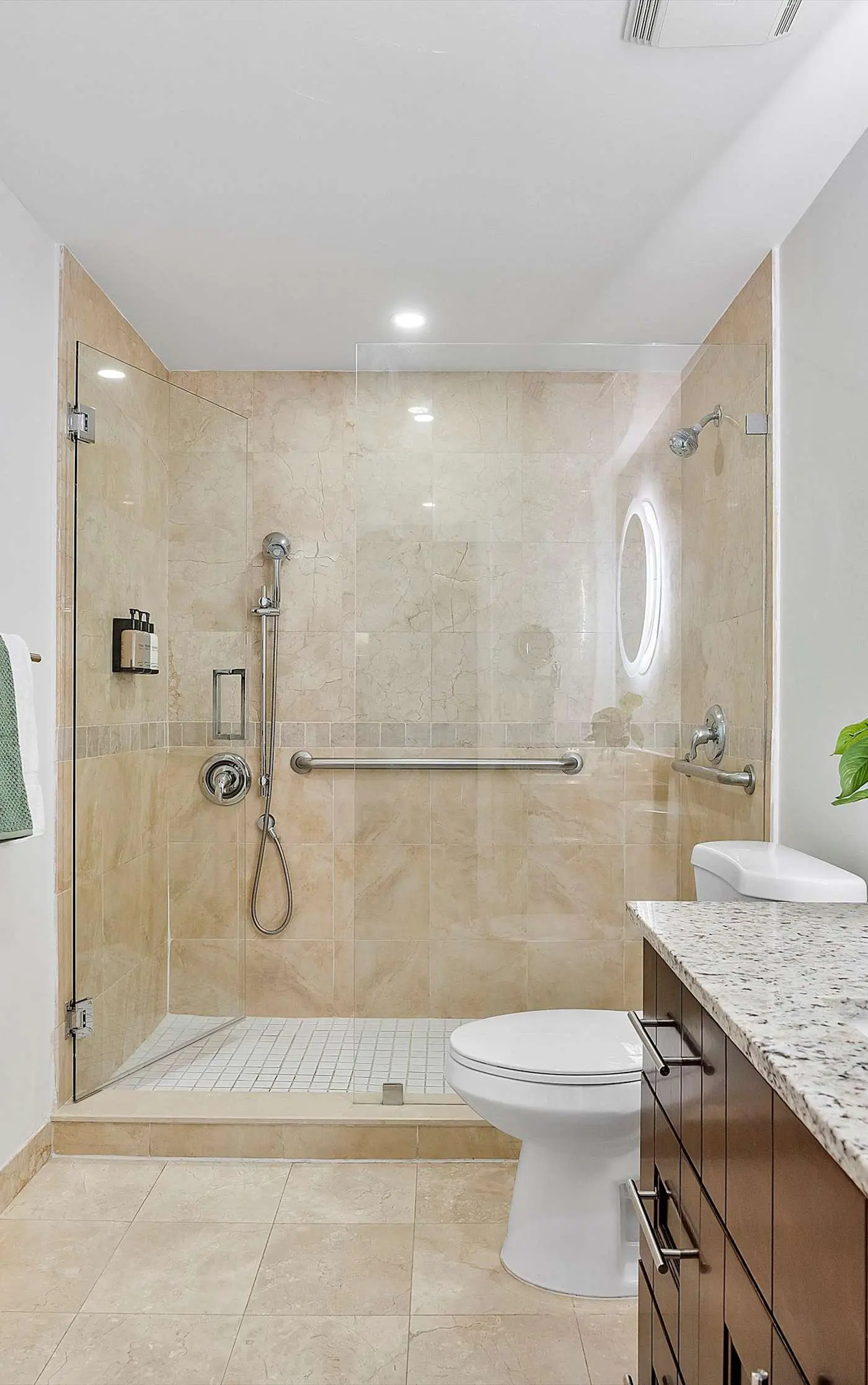 World Cup Base | Spacious Grove Bay View Apt