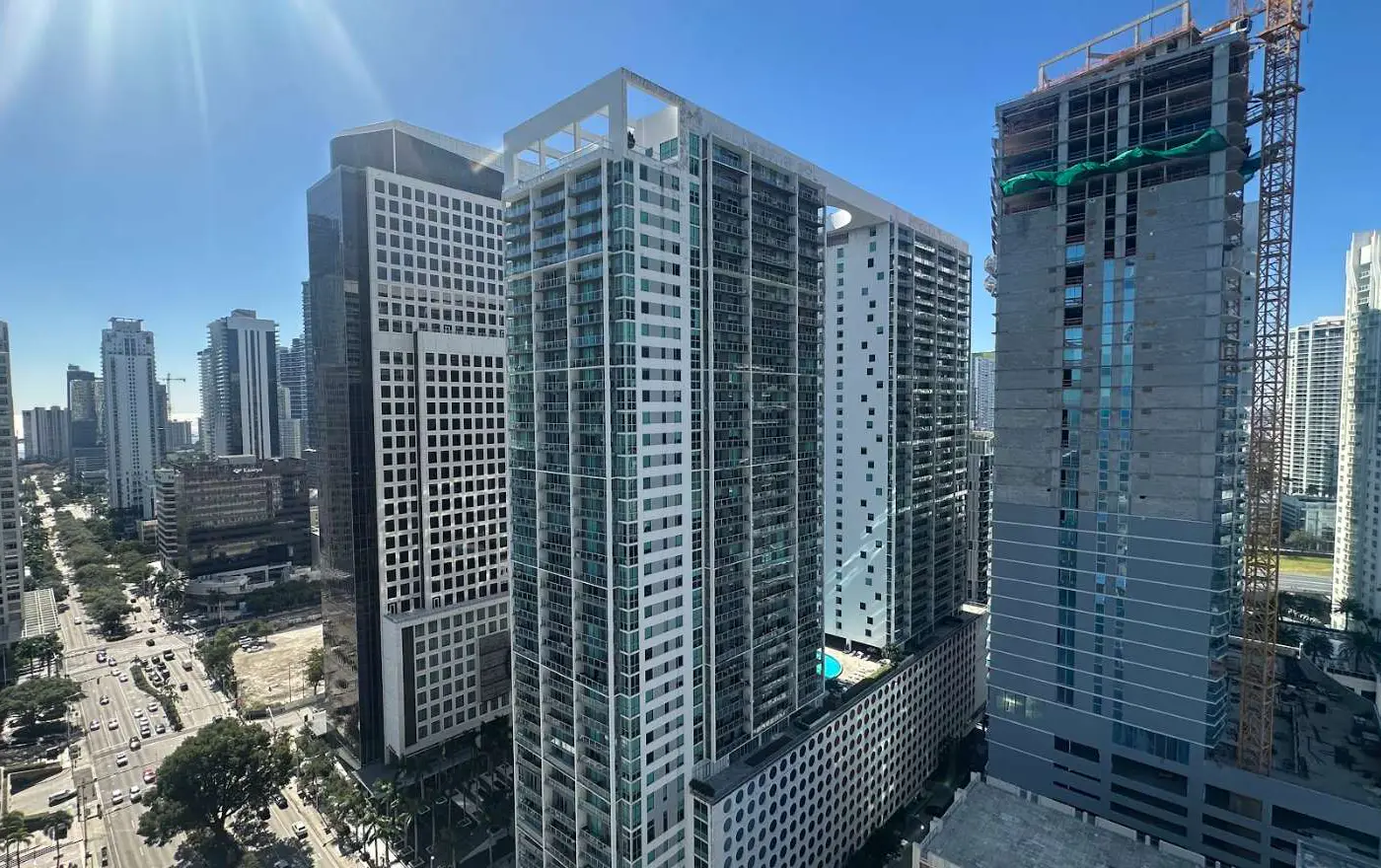 MVR - Lux Studio Balcony, Pool Access & City Views