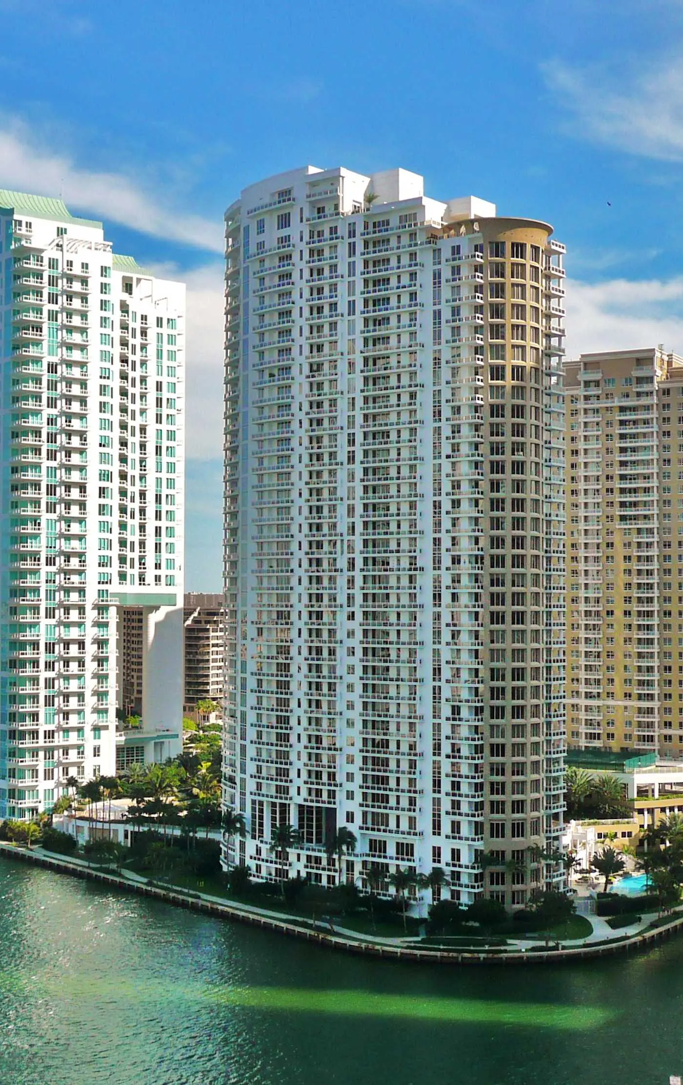 MVR - Lux Studio Balcony, Pool Access & City Views
