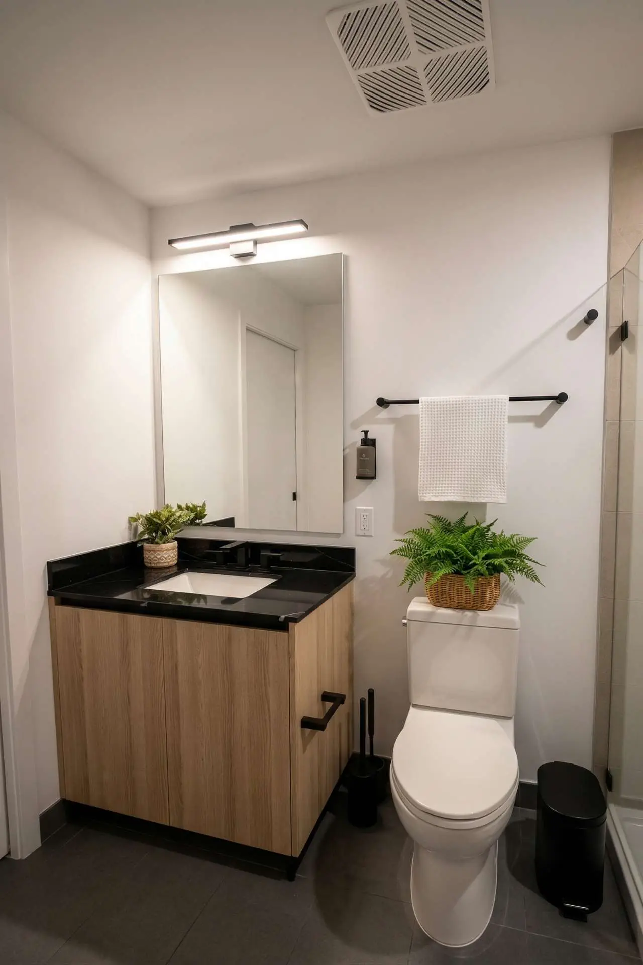 Elevated Downtown Stay: Pool & Jacuzzi Retreat