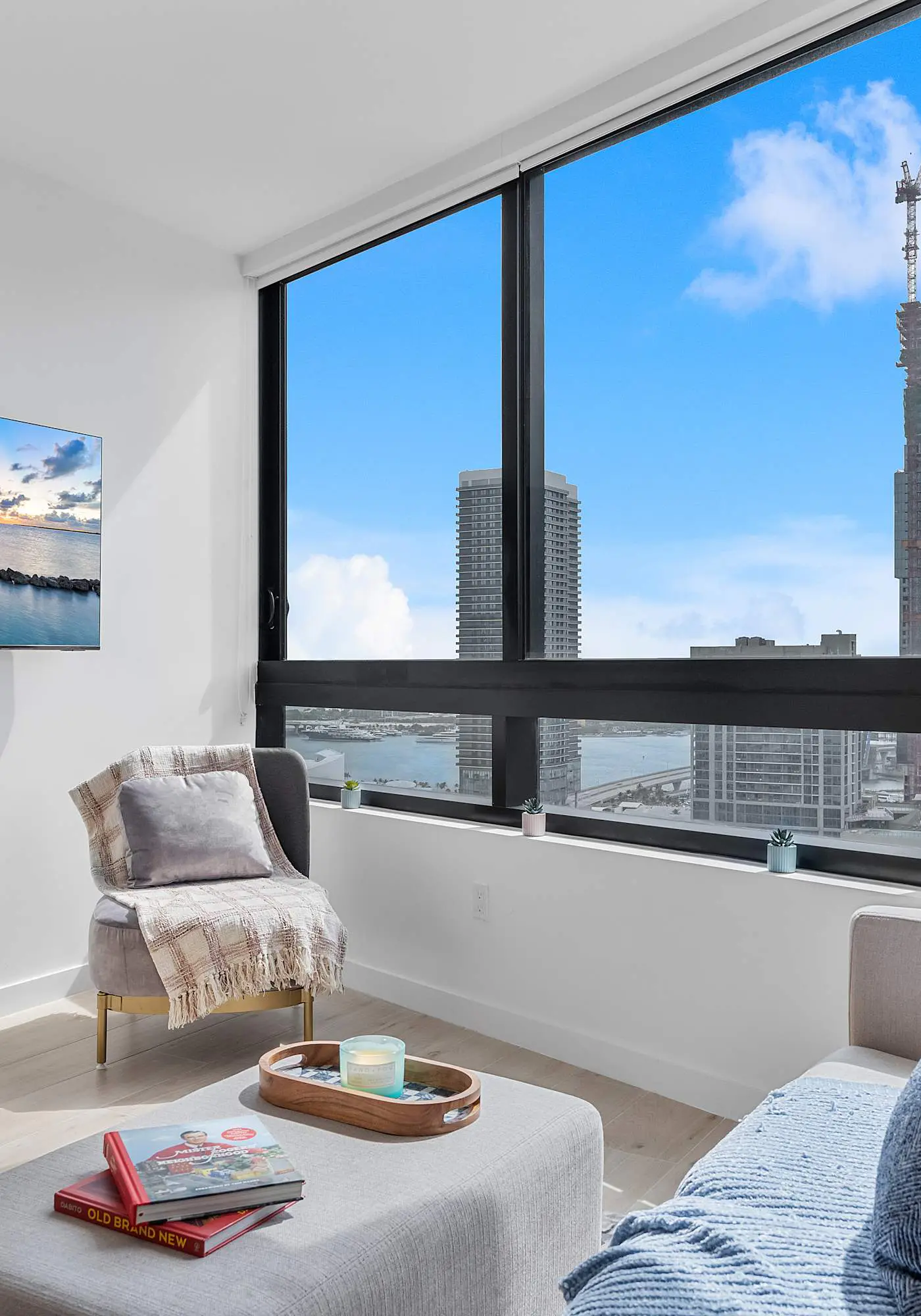 Elevated Downtown Stay: Pool & Jacuzzi Retreat