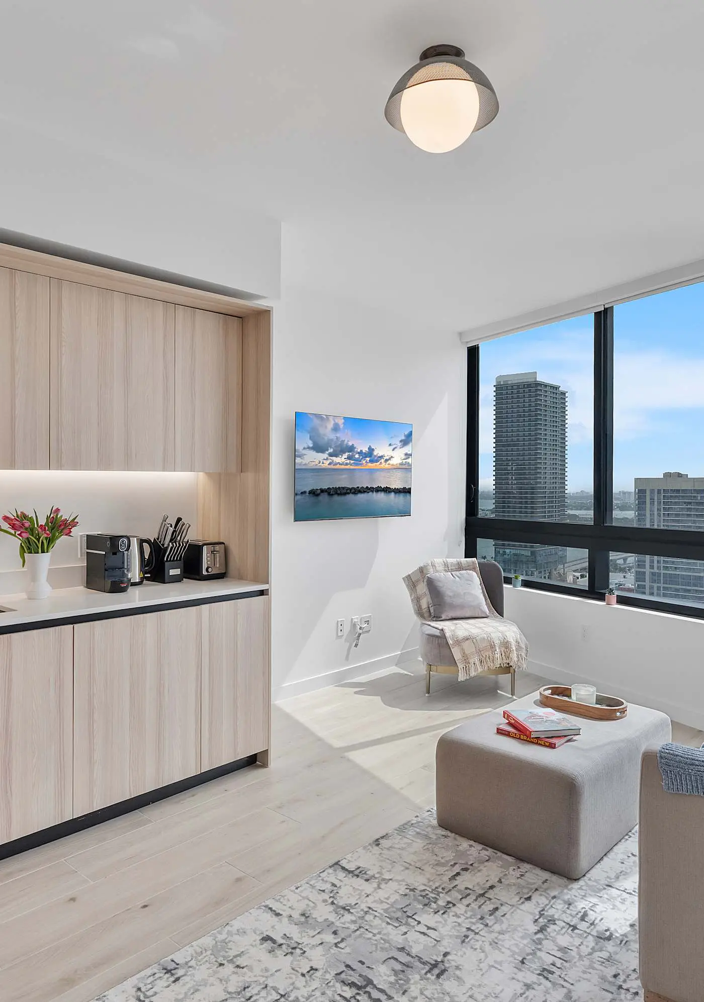 Elevated Downtown Stay: Pool & Jacuzzi Retreat