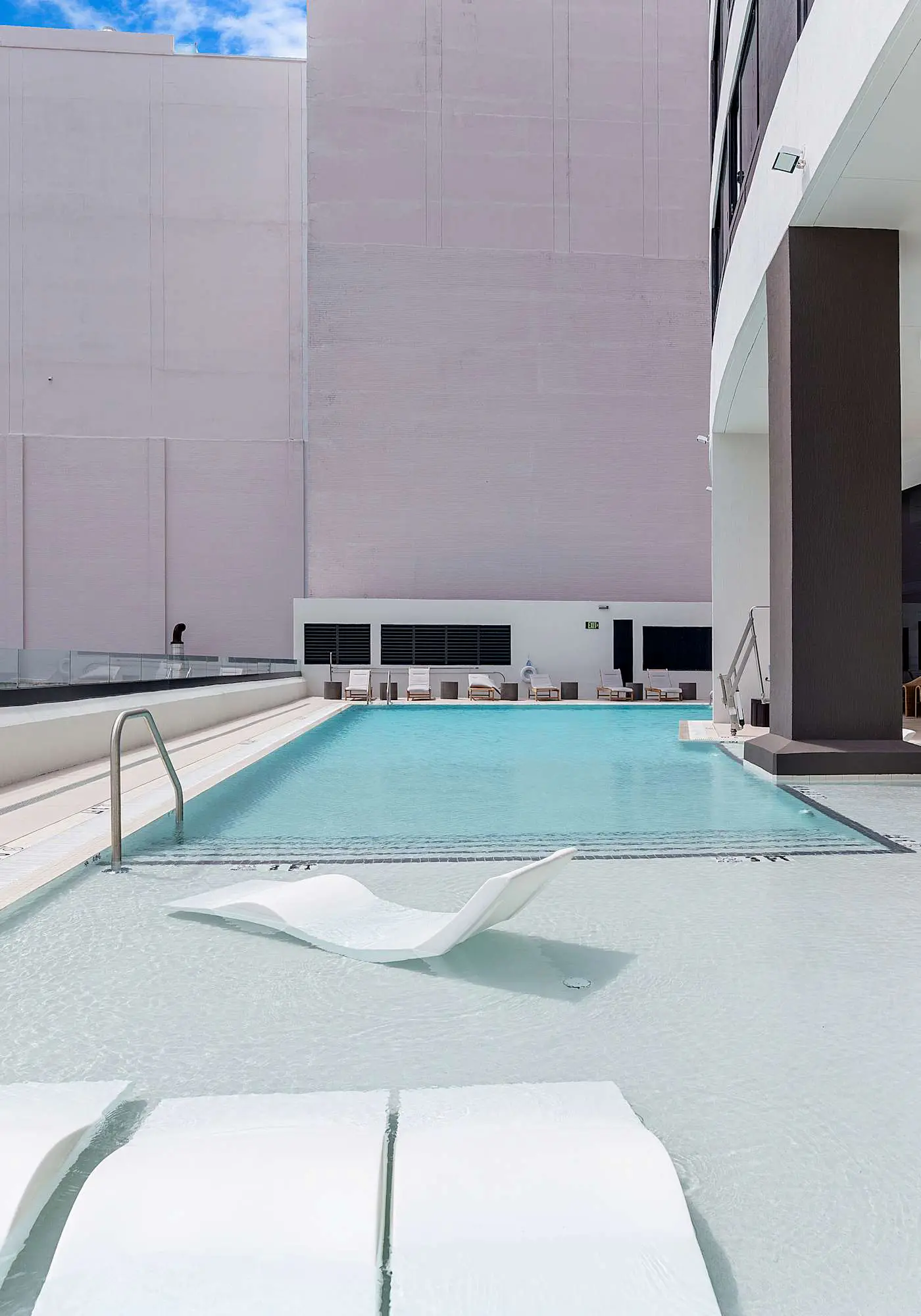 Elevated Downtown Stay: Pool & Jacuzzi Retreat
