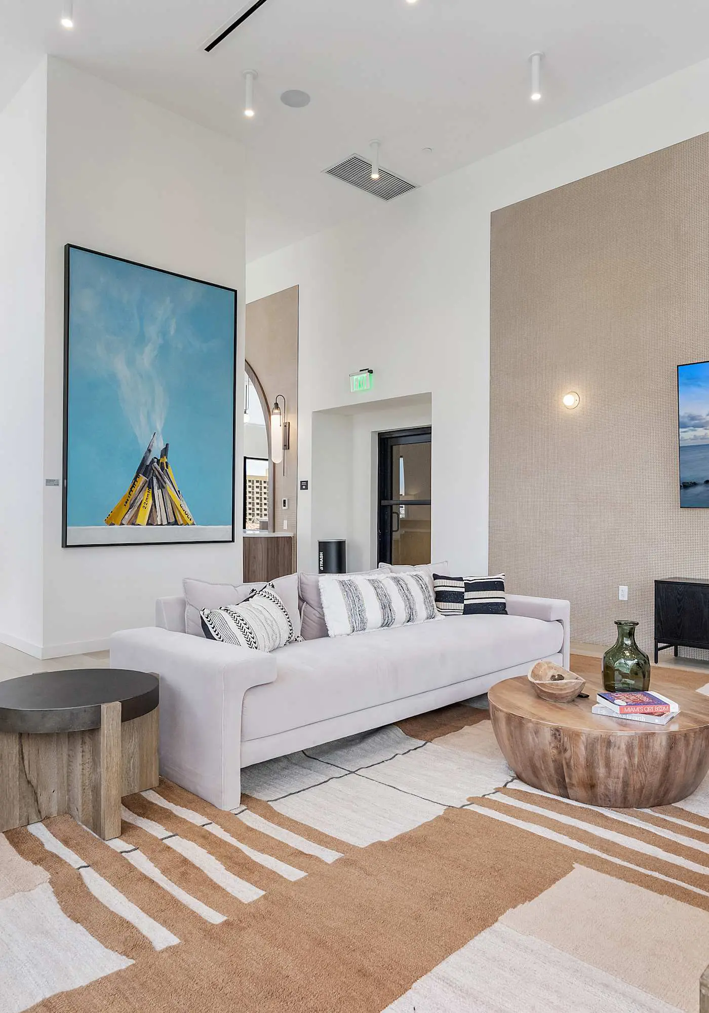 Elevated Downtown Stay: Pool & Jacuzzi Retreat