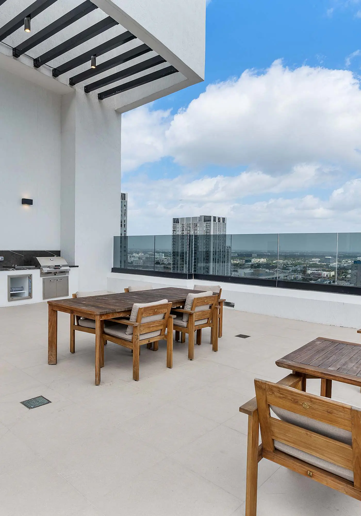 Elevated Downtown Stay: Pool & Jacuzzi Retreat