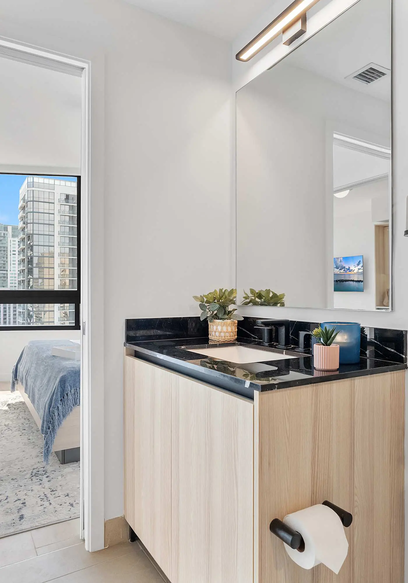 Elevated Downtown Stay: Pool & Jacuzzi Retreat
