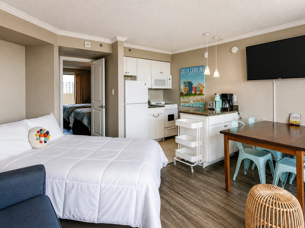 Cozy Beach Getaway 1BR-Ocean Views Caravelle 1101