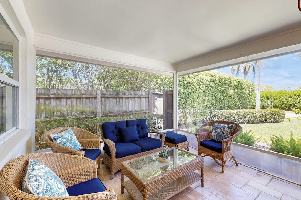 Gorgeous coastal home, dog-friendly and private pool