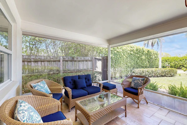 Gorgeous coastal home, dog-friendly and private pool