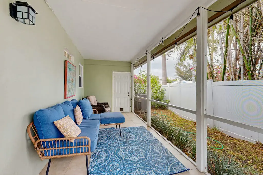 Sunlit Downtown Bungalow