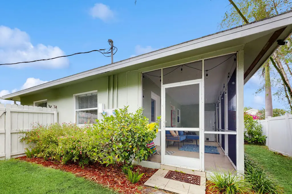 Sunlit Downtown Bungalow