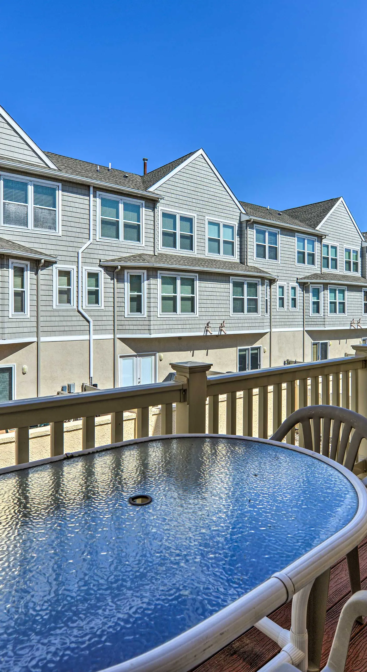 Townhome w/ Balcony < 1 Mi to Wildwood Crest BCH!