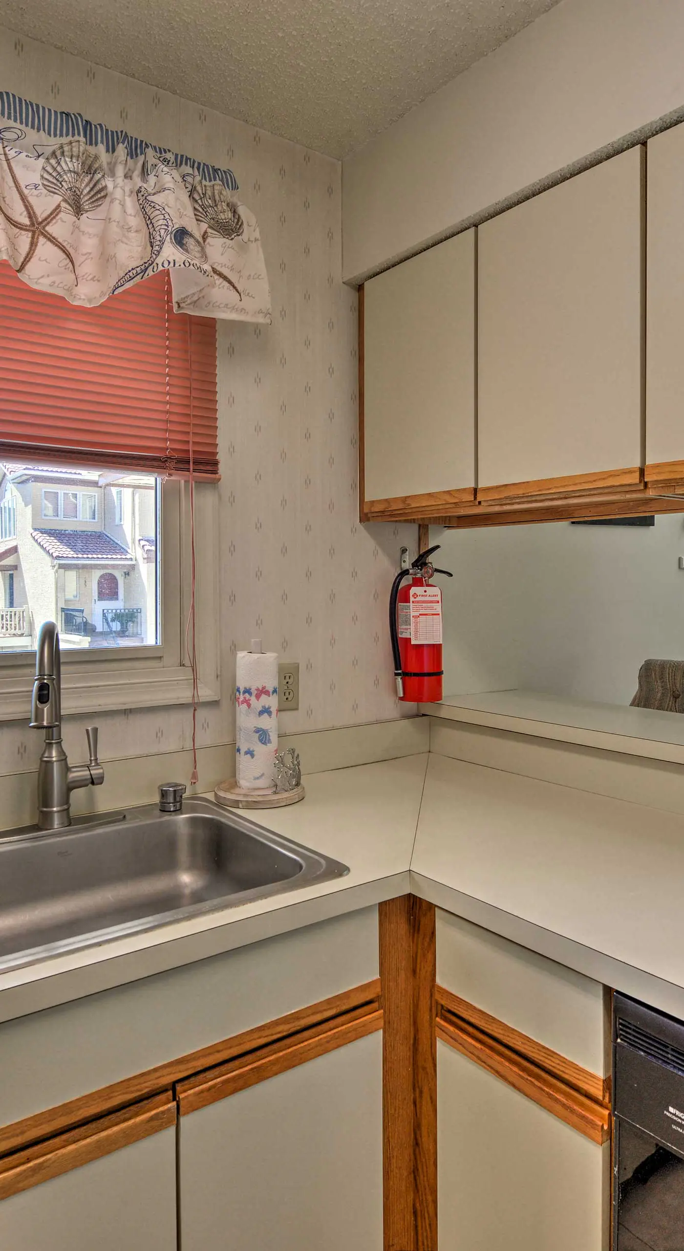 Townhome w/ Balcony < 1 Mi to Wildwood Crest BCH!