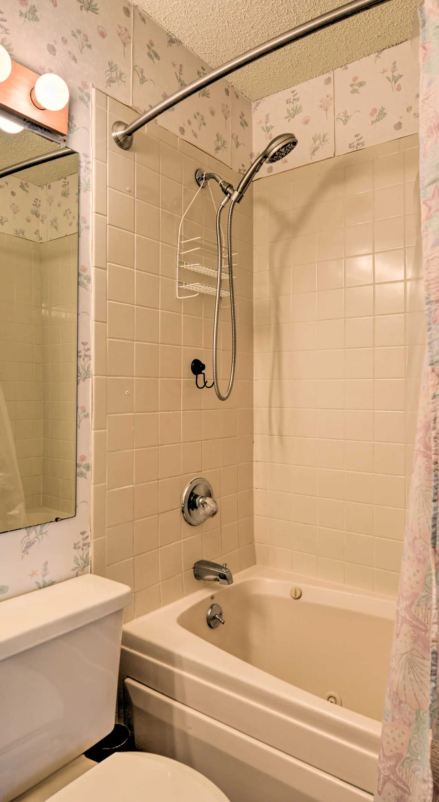 Townhome w/ Balcony < 1 Mi to Wildwood Crest BCH!