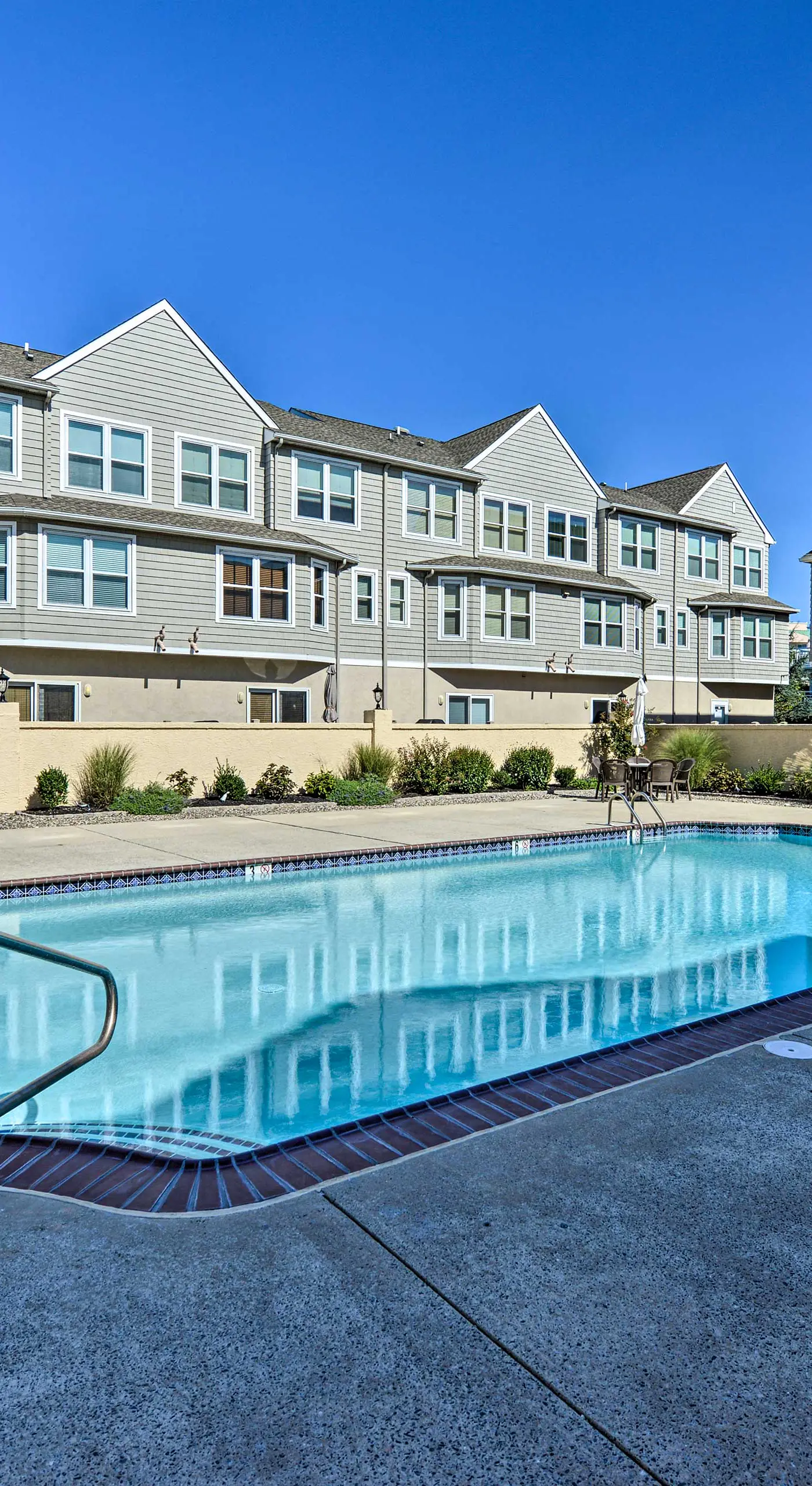 Townhome w/ Balcony < 1 Mi to Wildwood Crest BCH!