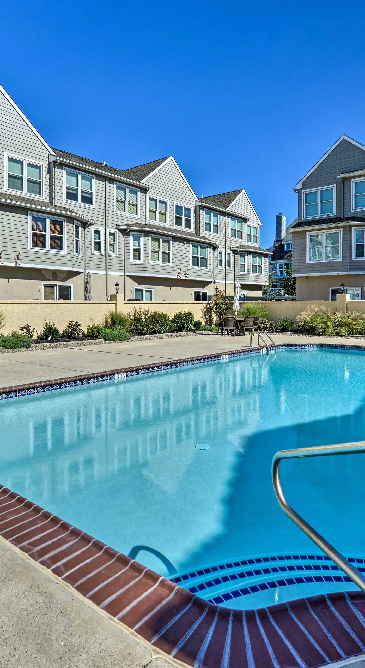 Townhome w/ Balcony < 1 Mi to Wildwood Crest BCH!