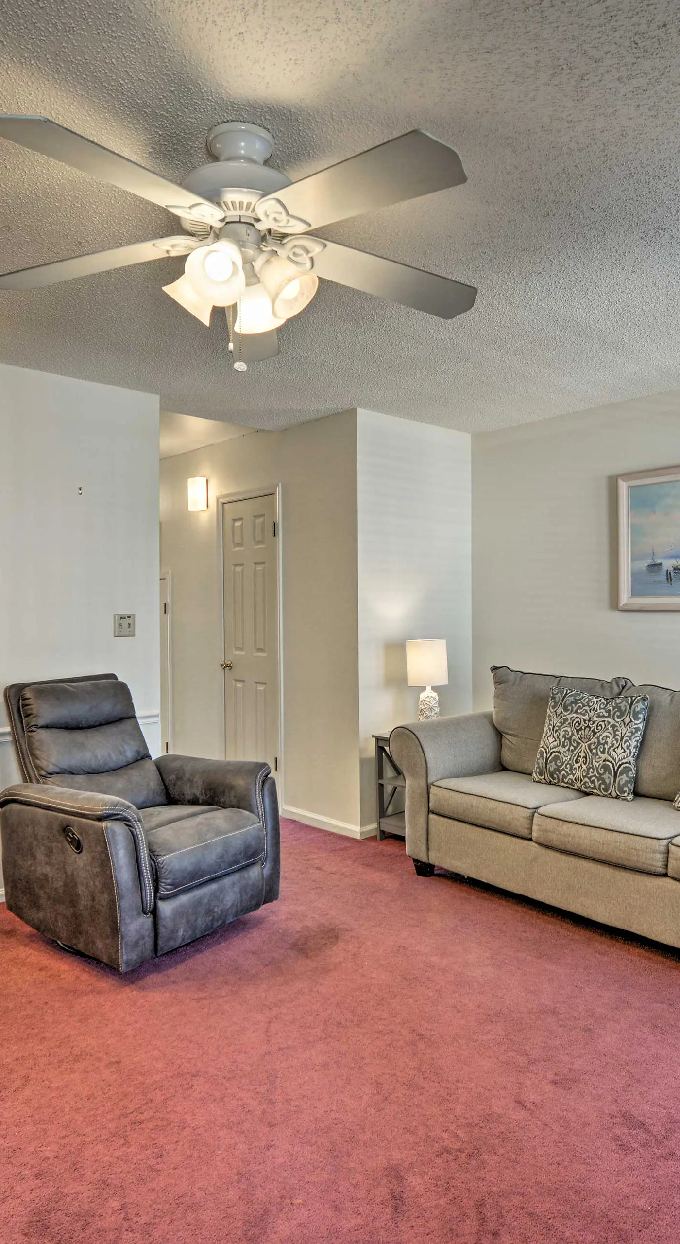 Townhome w/ Balcony < 1 Mi to Wildwood Crest BCH!