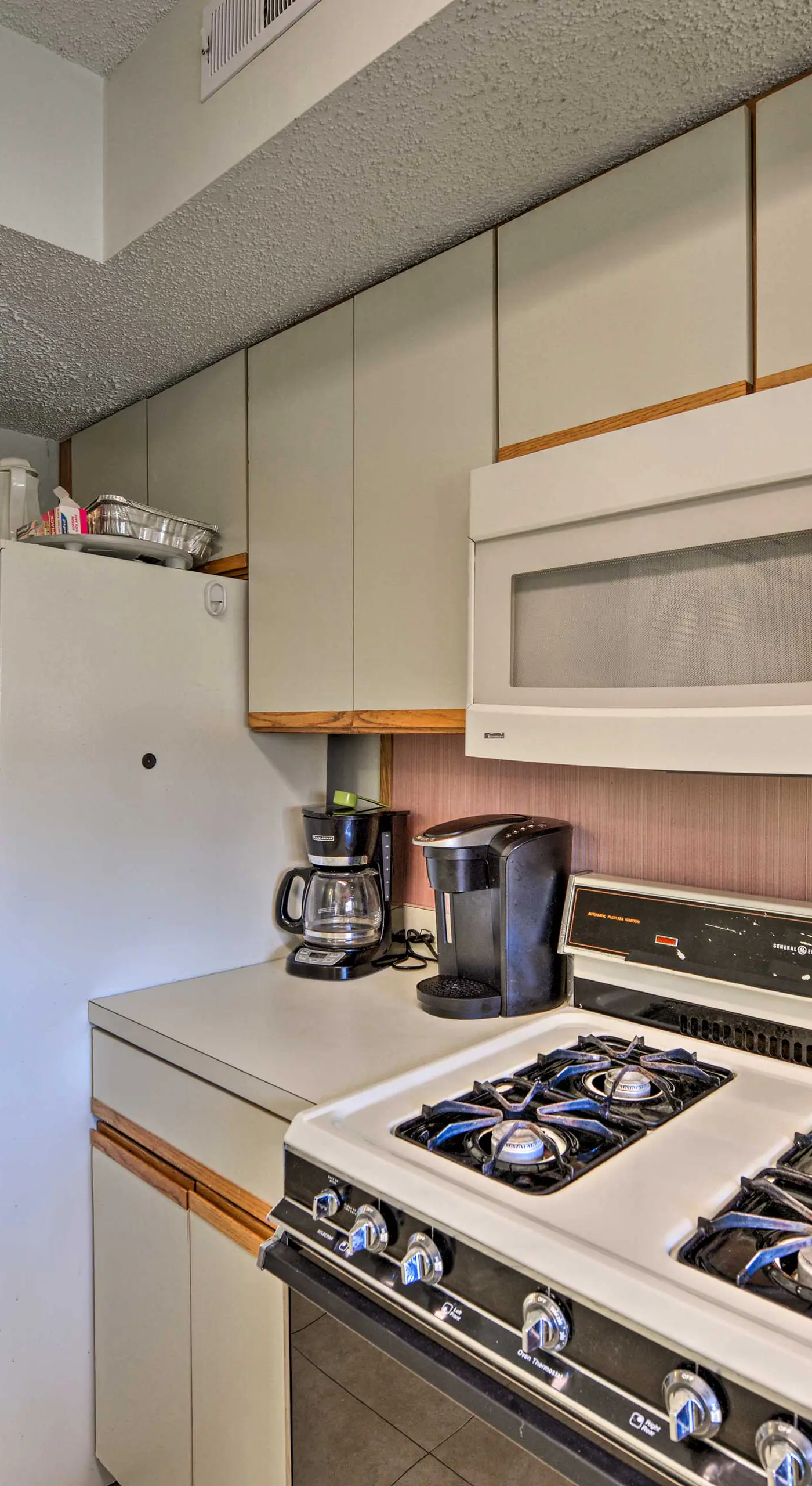 Townhome w/ Balcony < 1 Mi to Wildwood Crest BCH!