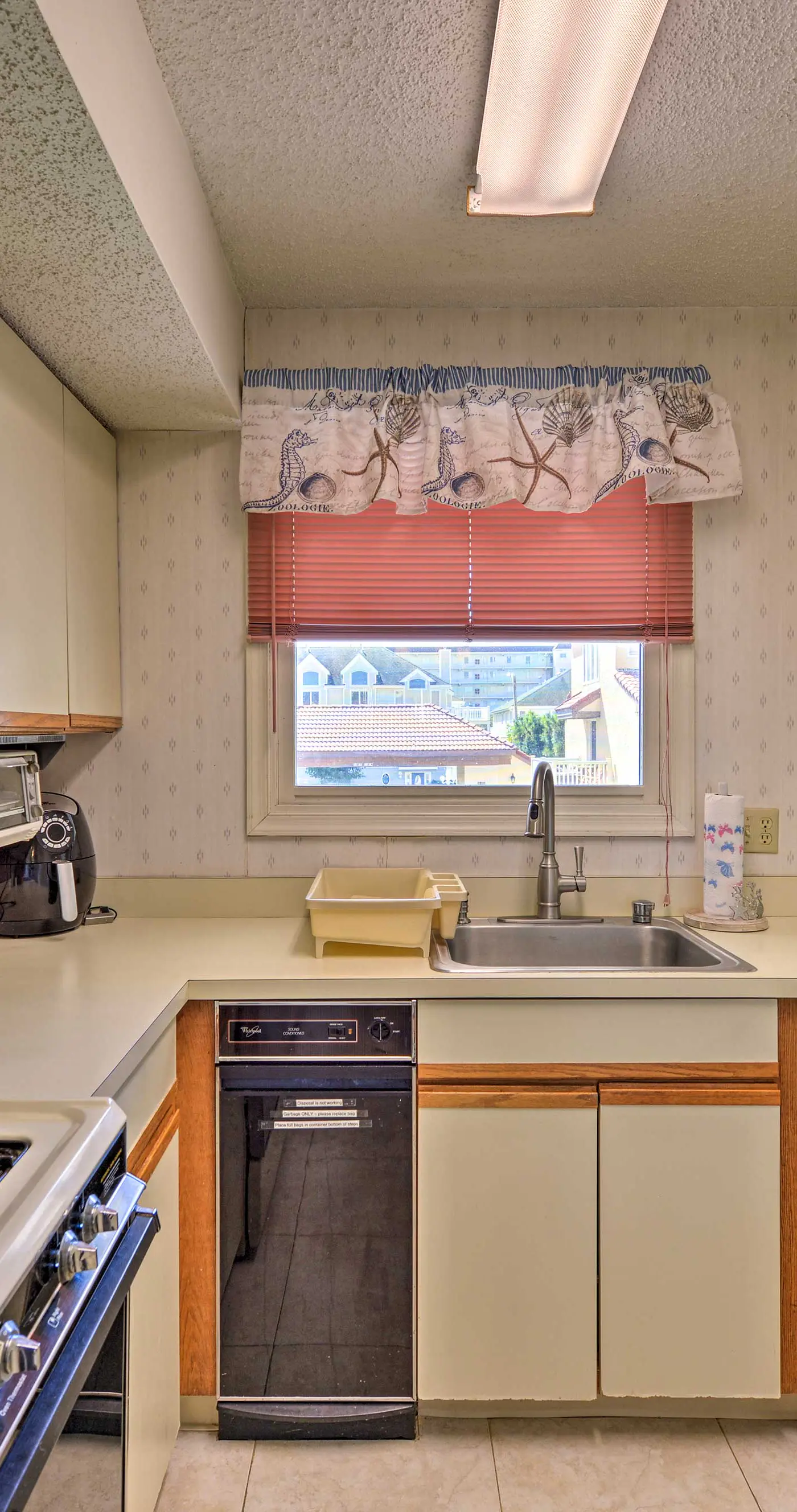 Townhome w/ Balcony < 1 Mi to Wildwood Crest BCH!