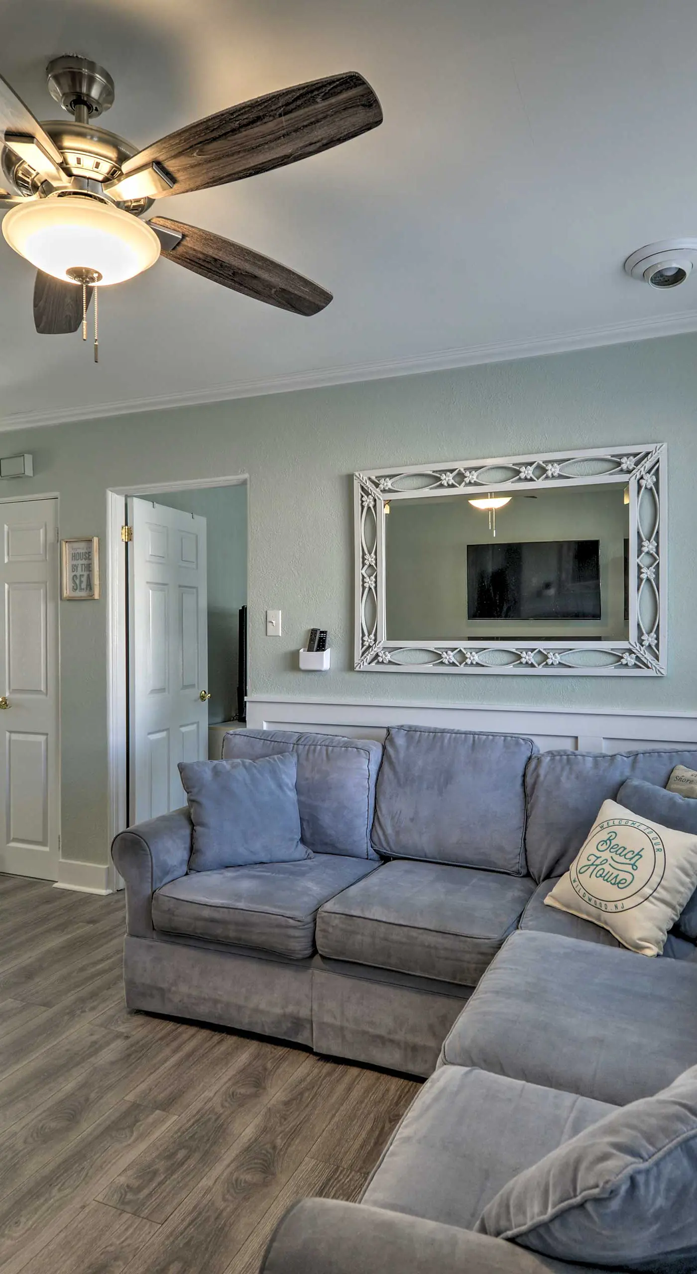 Beach Block Wildwood Condo - Proximity to Dining!