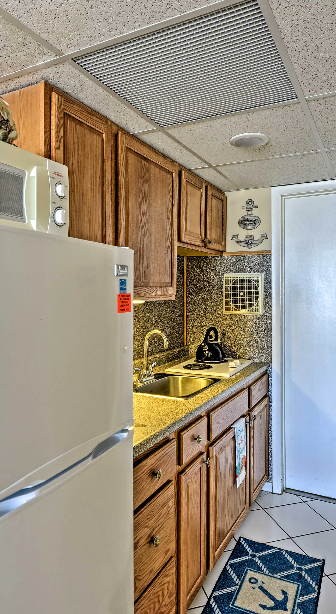 Condo w/ Pool Access on Wildwood Crest Beach!