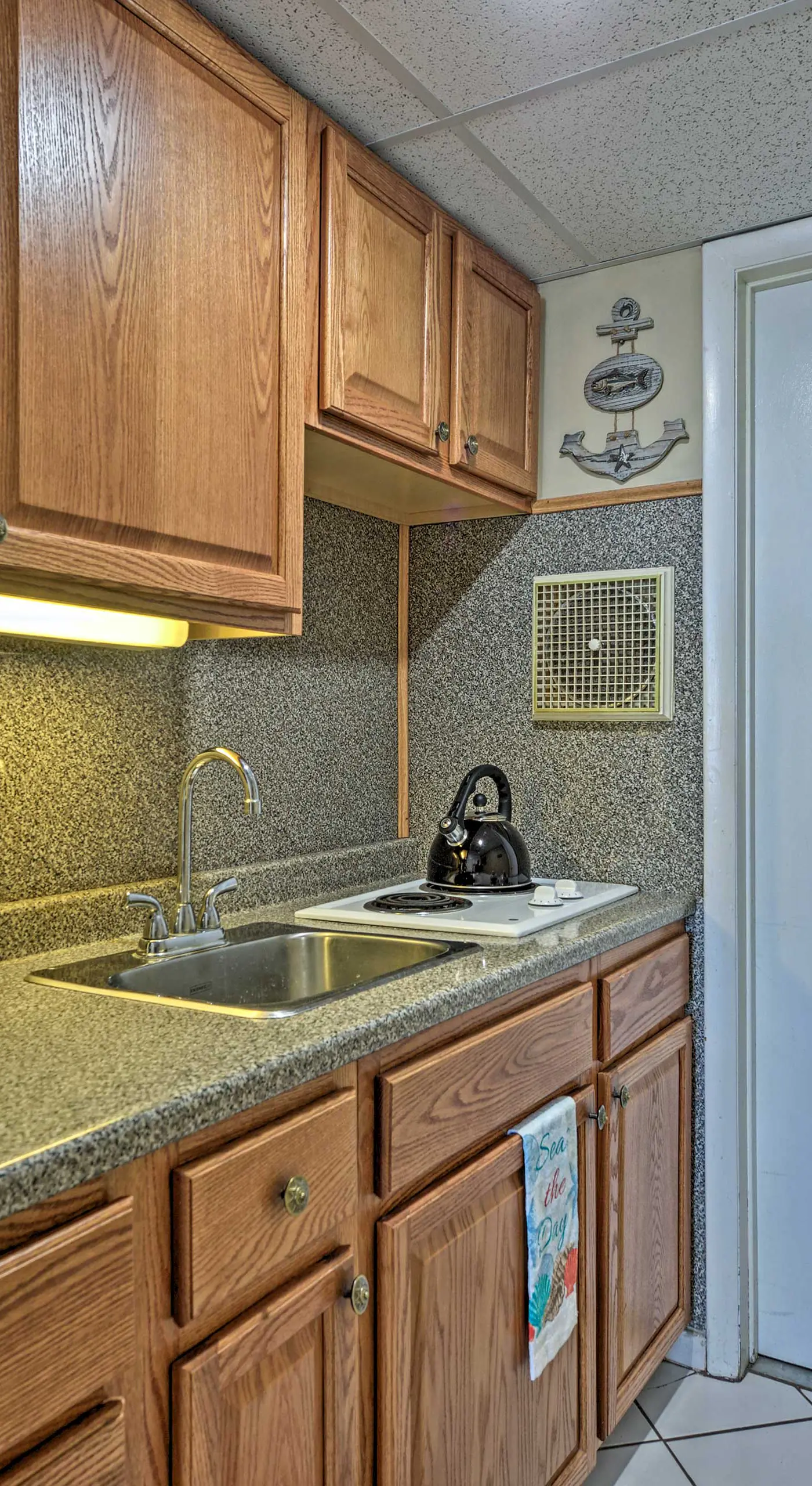 Condo w/ Pool Access on Wildwood Crest Beach!