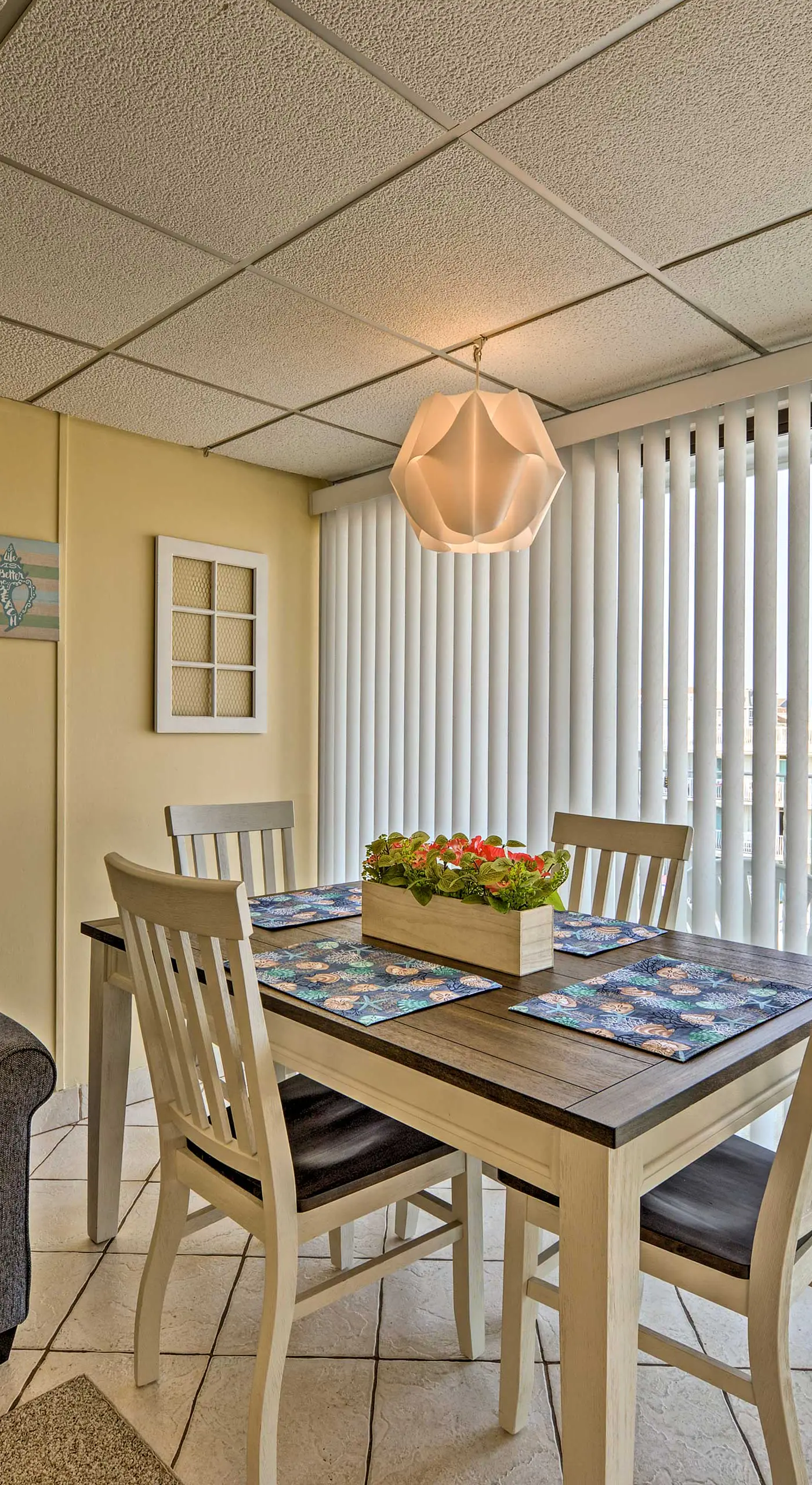 Wildwood Crest Condo w/ Pool: Walk to Restaurants!