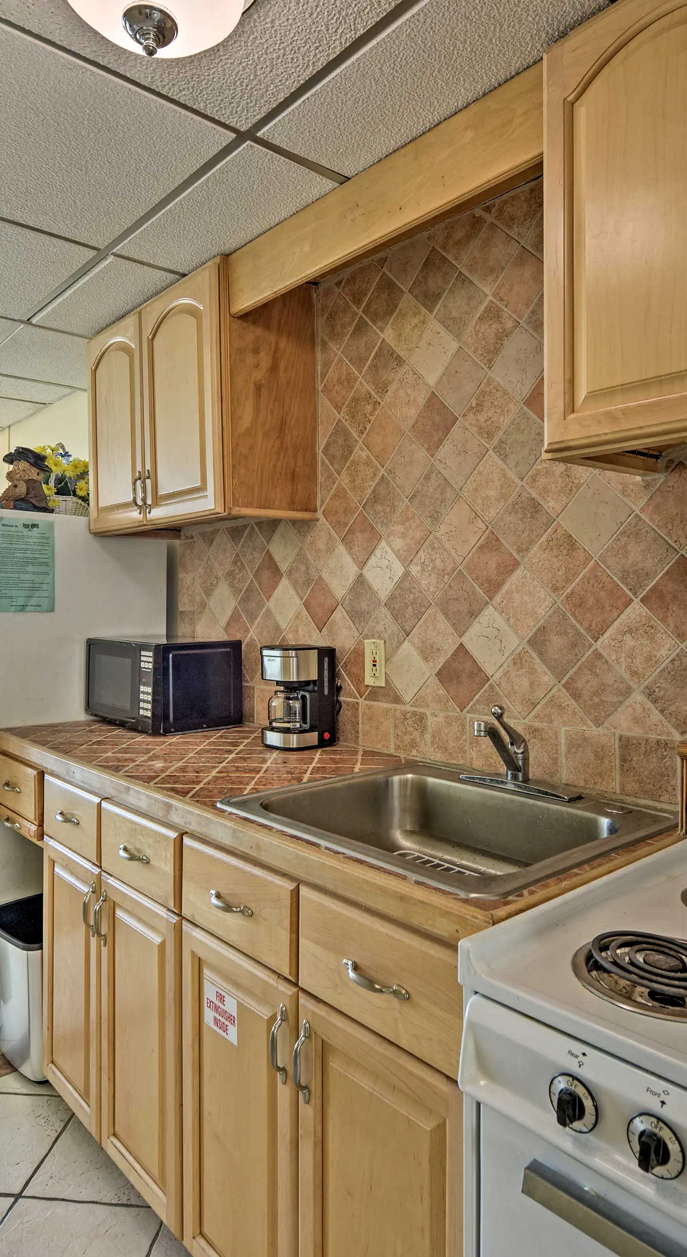 Wildwood Crest Condo w/ Pool: Walk to Restaurants!