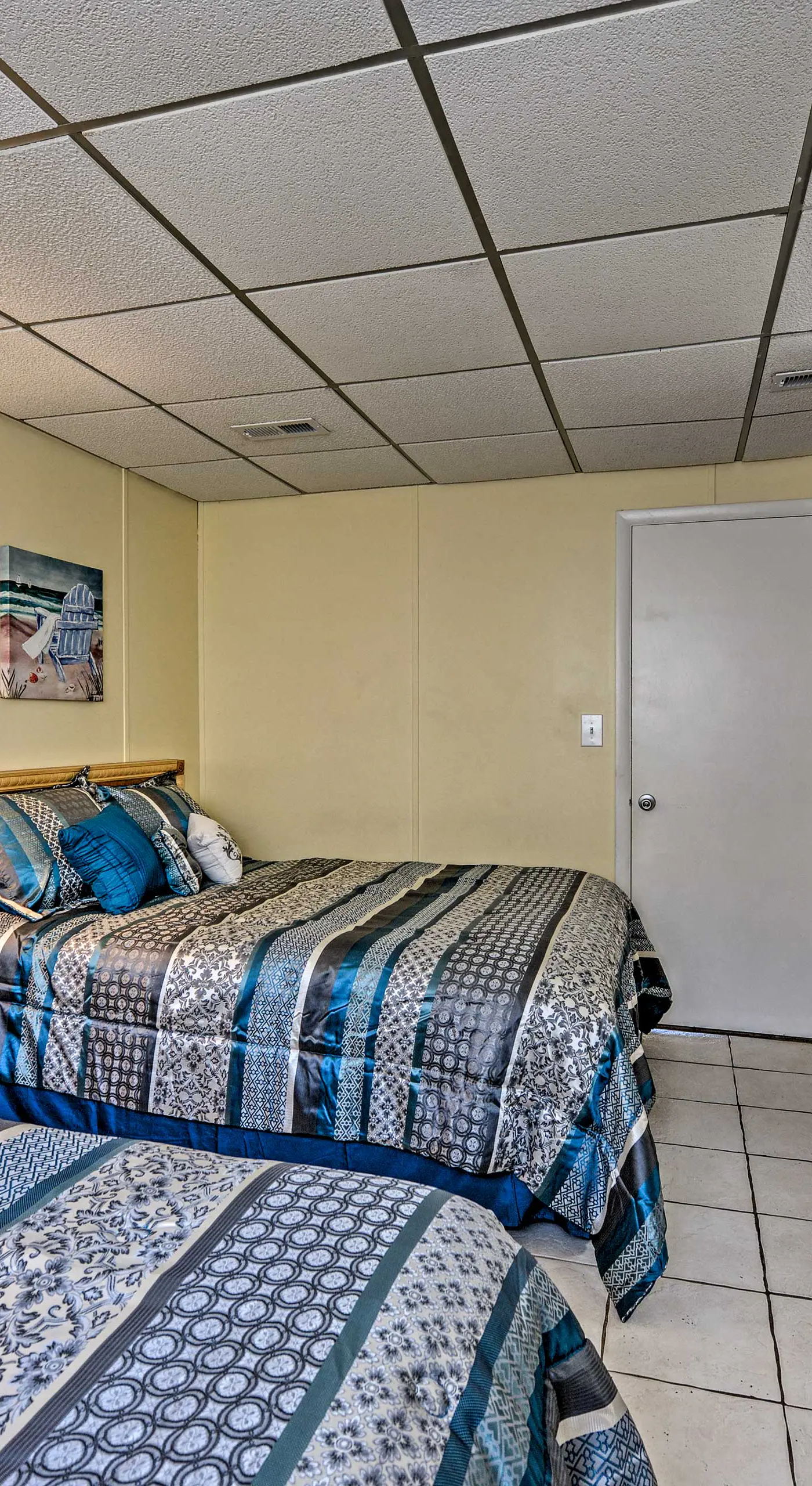 Wildwood Crest Condo w/ Pool: Walk to Restaurants!