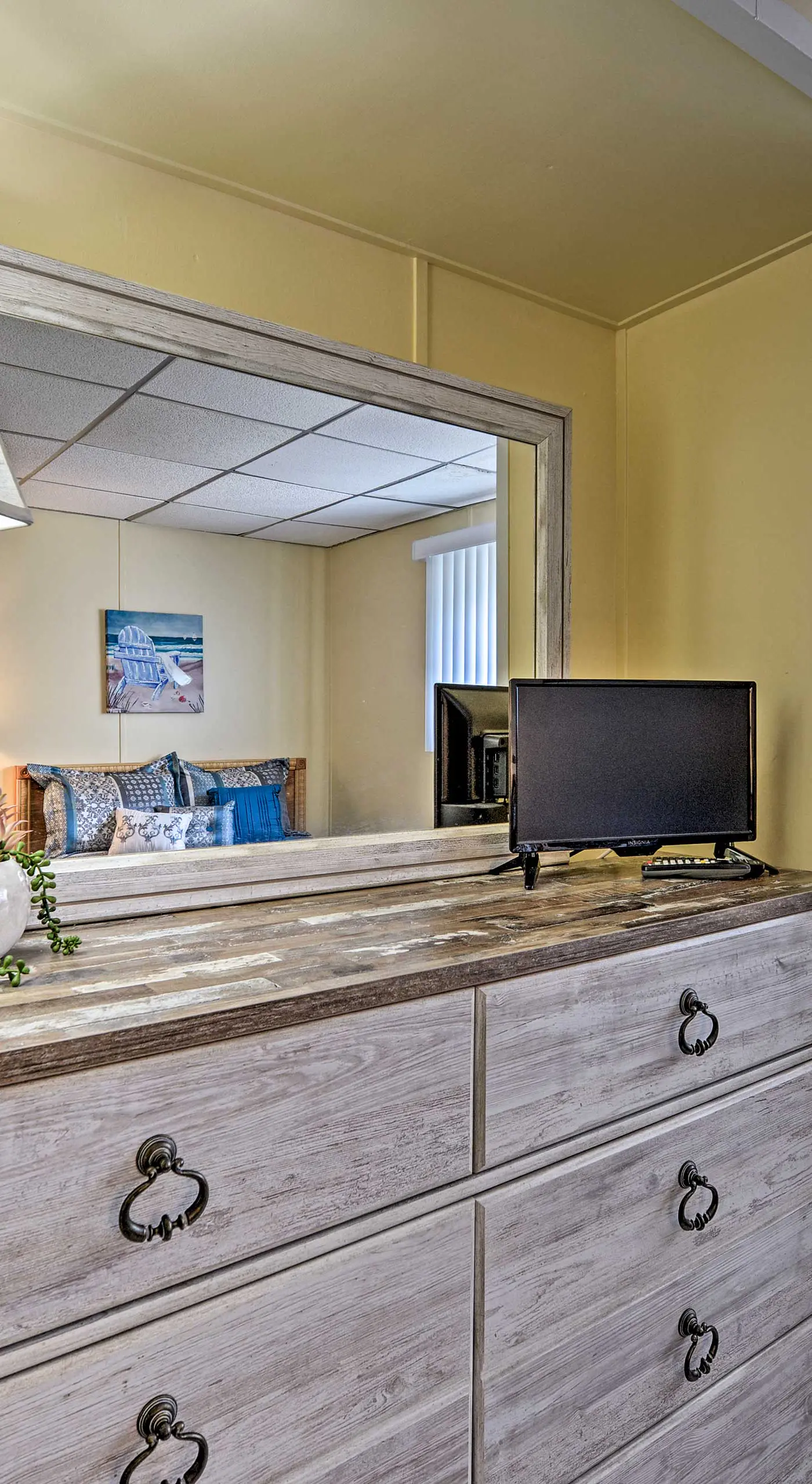 Wildwood Crest Condo w/ Pool: Walk to Restaurants!