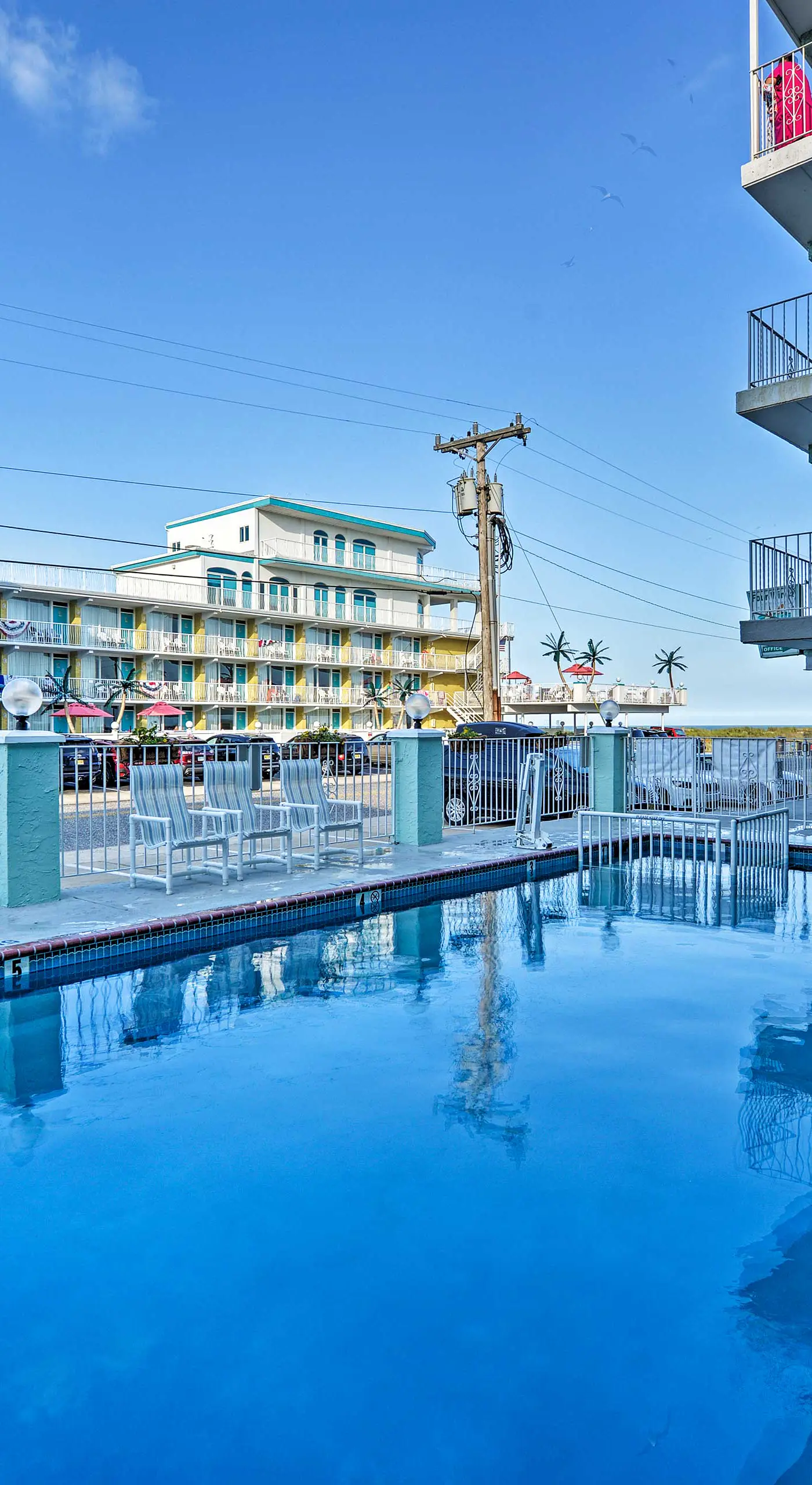 Wildwood Crest Condo w/ Pool: Walk to Restaurants!
