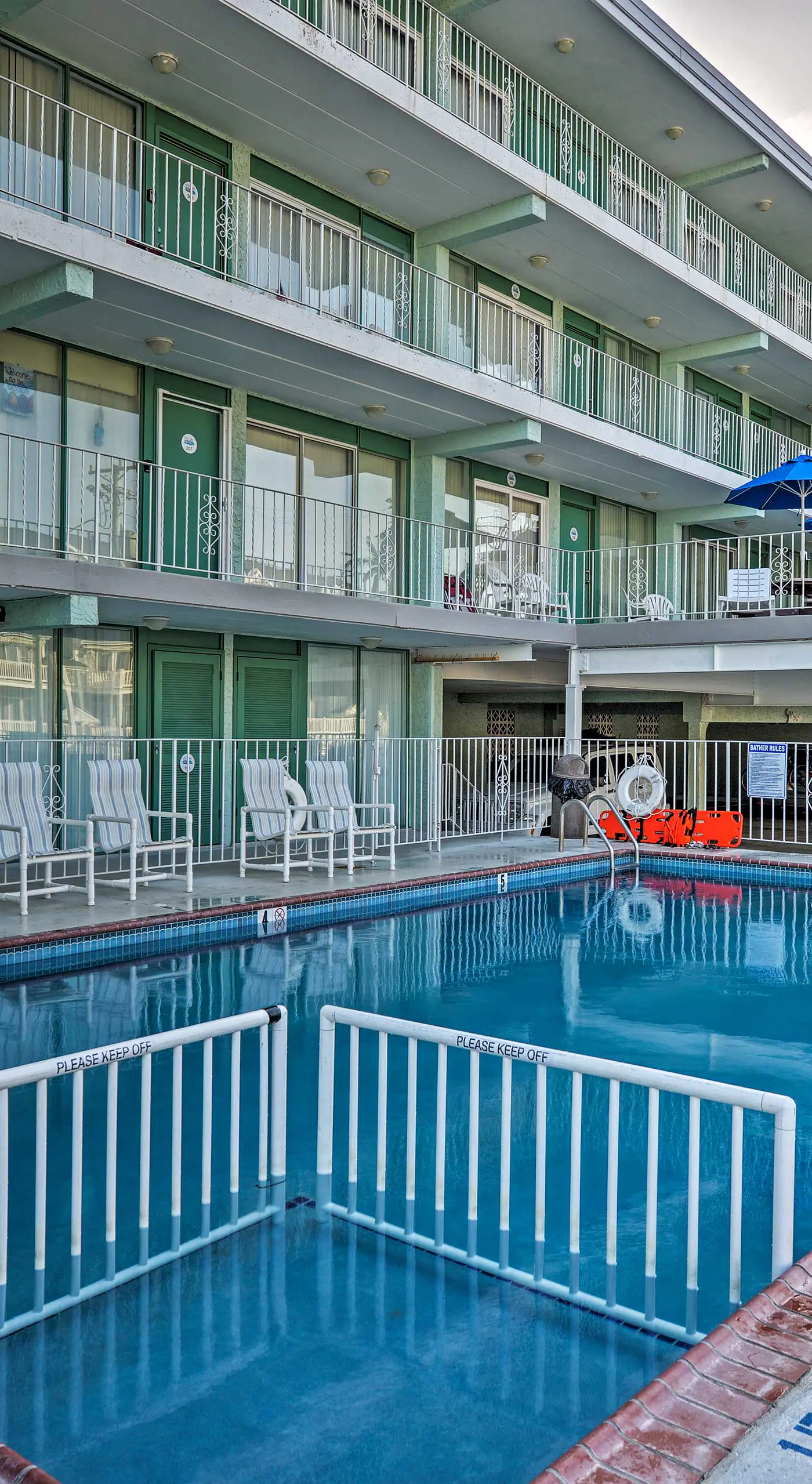 Wildwood Crest Condo w/ Pool: Walk to Restaurants!