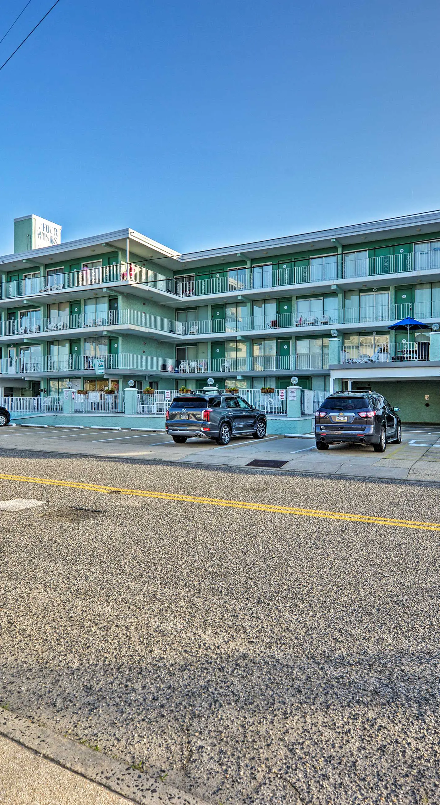 Wildwood Crest Condo w/ Pool: Walk to Restaurants!
