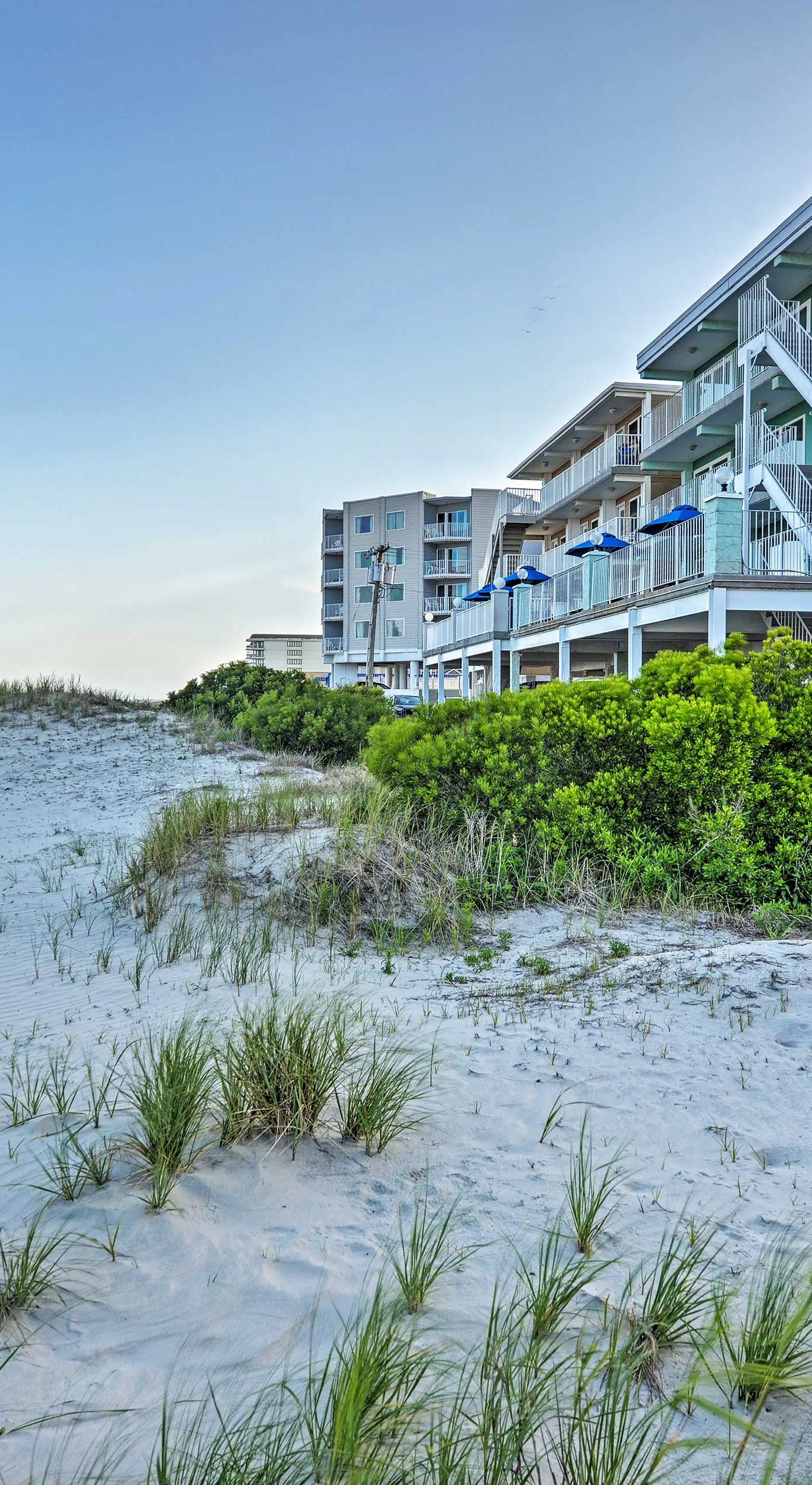 Wildwood Crest Condo w/ Pool: Walk to Restaurants!